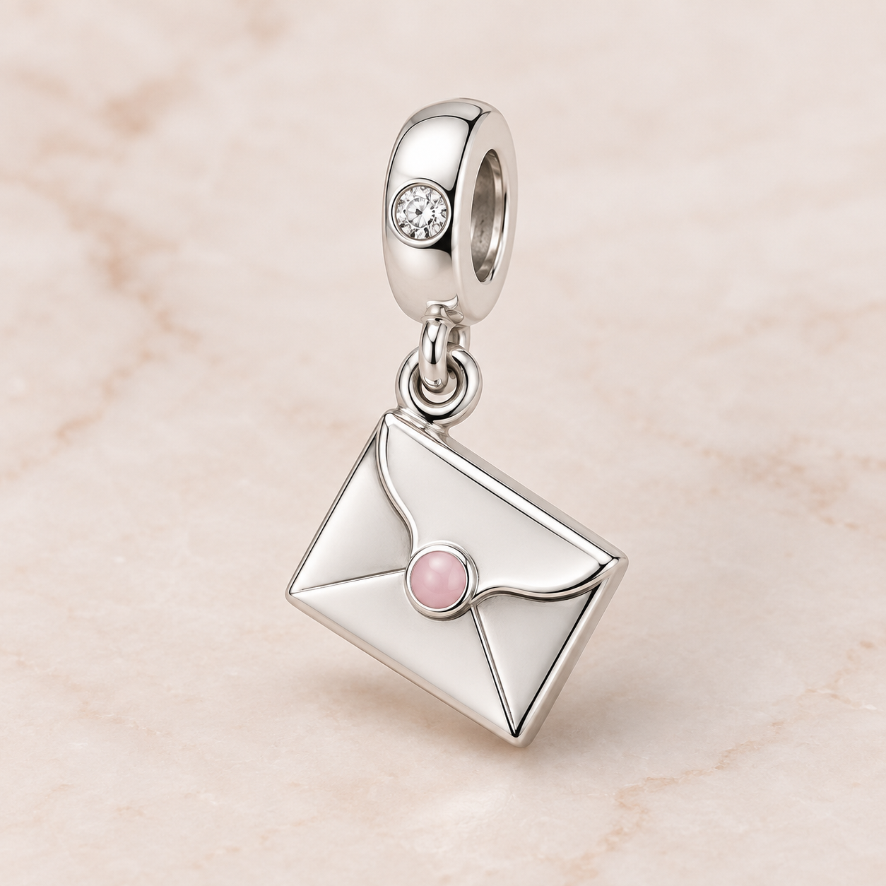 Ảnh dựng charm Lá Thư Nhỏ
